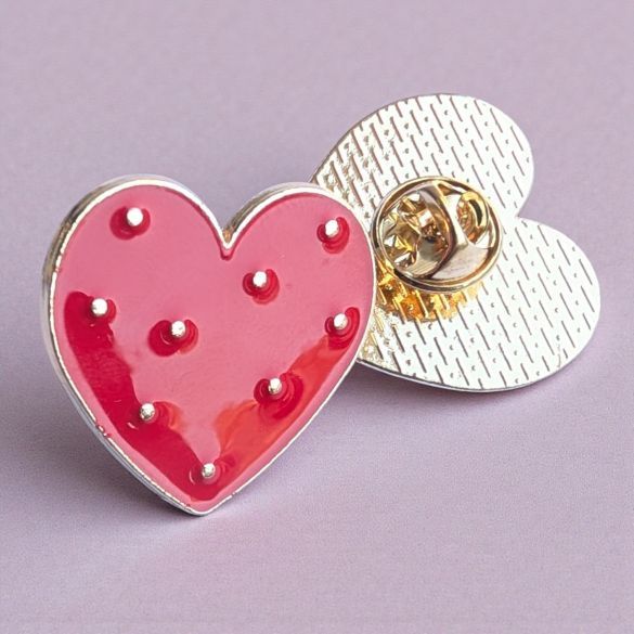 Carte personnalisée avec pin's cœur | Cadeau de fin d'année original à petit prix