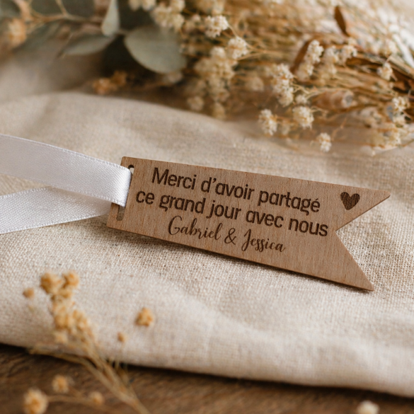 Étiquette mariage ou baptême en papier bois personnalisée