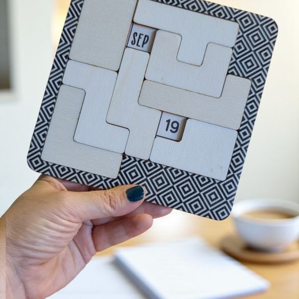 Casse tête calendrier perpetuel en bois