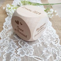 Gros cube / dé de mariage personnalisé en bois
