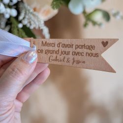 Étiquette mariage ou baptême en papier bois personnalisée