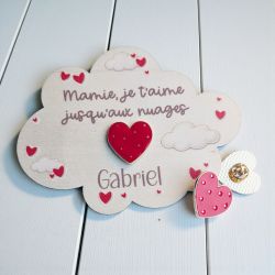 Nuage en bois personnalisé avec pin’s cœur rouge